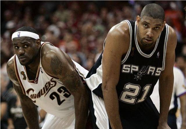 中超官方发2025赛季前四排名走势图：榜首共12次易主（中超官方公布2025赛季前四名走势：榜首易主12次）