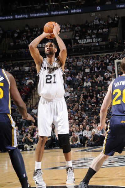 篮球篮网球队内部训练赛完成（篮网队队内对抗赛落幕）