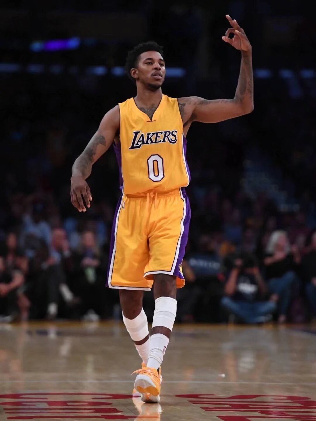 湖人浓眉哥篮下统治力助球队获胜（浓眉内线统治加持，湖人收获胜利）