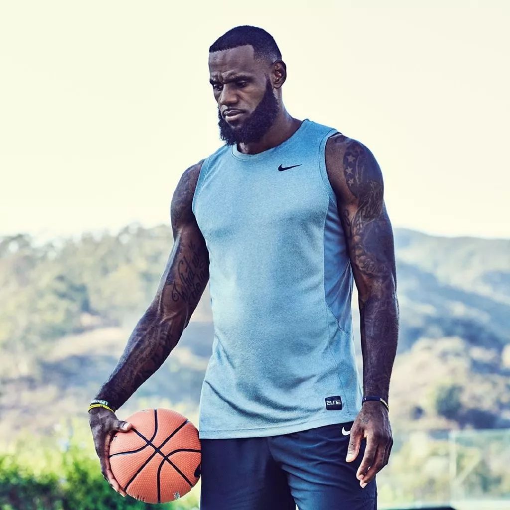 每体：博阿滕昨天再次造访巴萨，并且观看了青年队的比赛（每体：博阿滕昨日再访巴萨，现场观看青年队比赛）