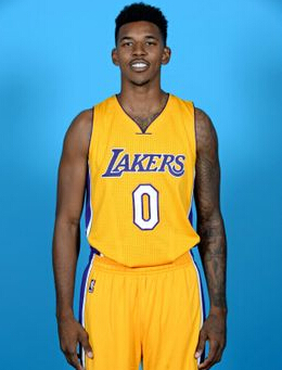 布冯：意大利国家队已经展现出了复苏和积极的迹象（布冯：意大利队已显现复苏势头与积极气象）