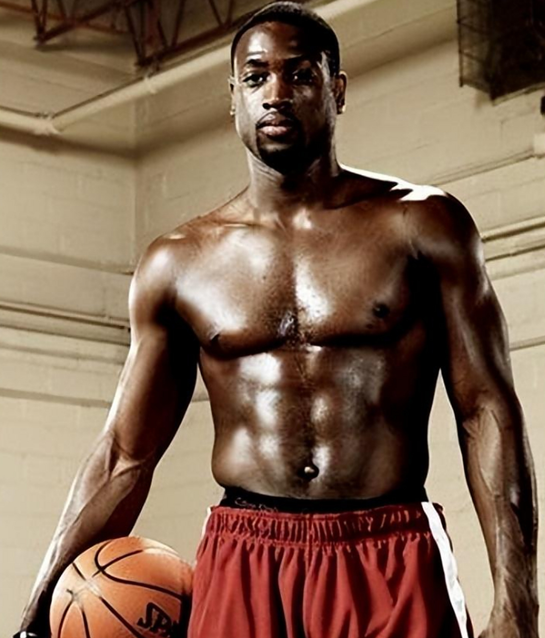 挑起进攻大旗！鲍威尔半场10中5得到16分2篮板1助攻（火力全开！鲍威尔半场10投5中砍下16分外加2篮板1助攻）